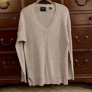 J & J speckled oatmeal cotton/ linen blend V neck sweater - S